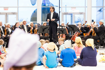 The Orchestre symphonique de Montréal soothes patients to sleep at the Montreal Children’s Hospital