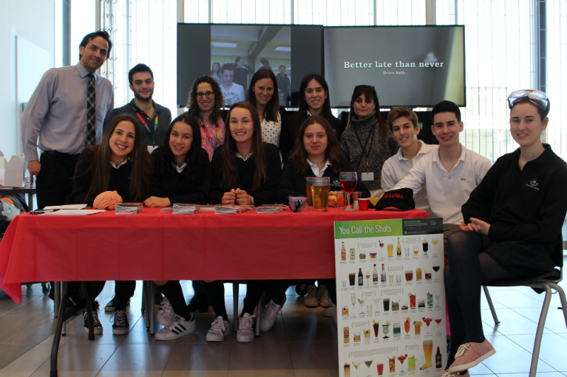 Le 29 mars, les étudiants de l’école secondaire Bialik qui ont participé au programme ont présenté leur travail de cette année dans la Promenade Larry et Cookie Rossy de l’Hôpital de Montréal pour enfants. Ils ont projeté un diaporama avec des photos de toutes leurs activités et ont lancé un message d’intérêt public qu’ils ont créé sur la conduite sécuritaire. 