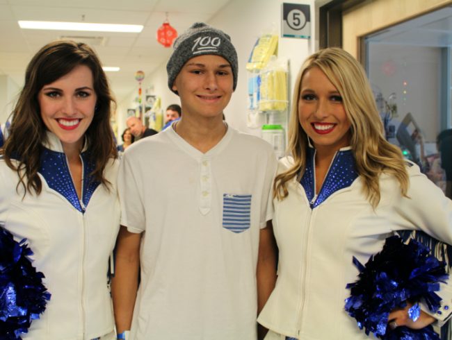 Cheerleaders and alumni from the Indianapolis Colts visit the Montreal Children’s Hospital